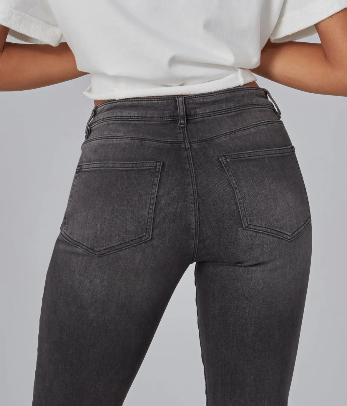 JASPER-SG Mid Rise Straight Jeans