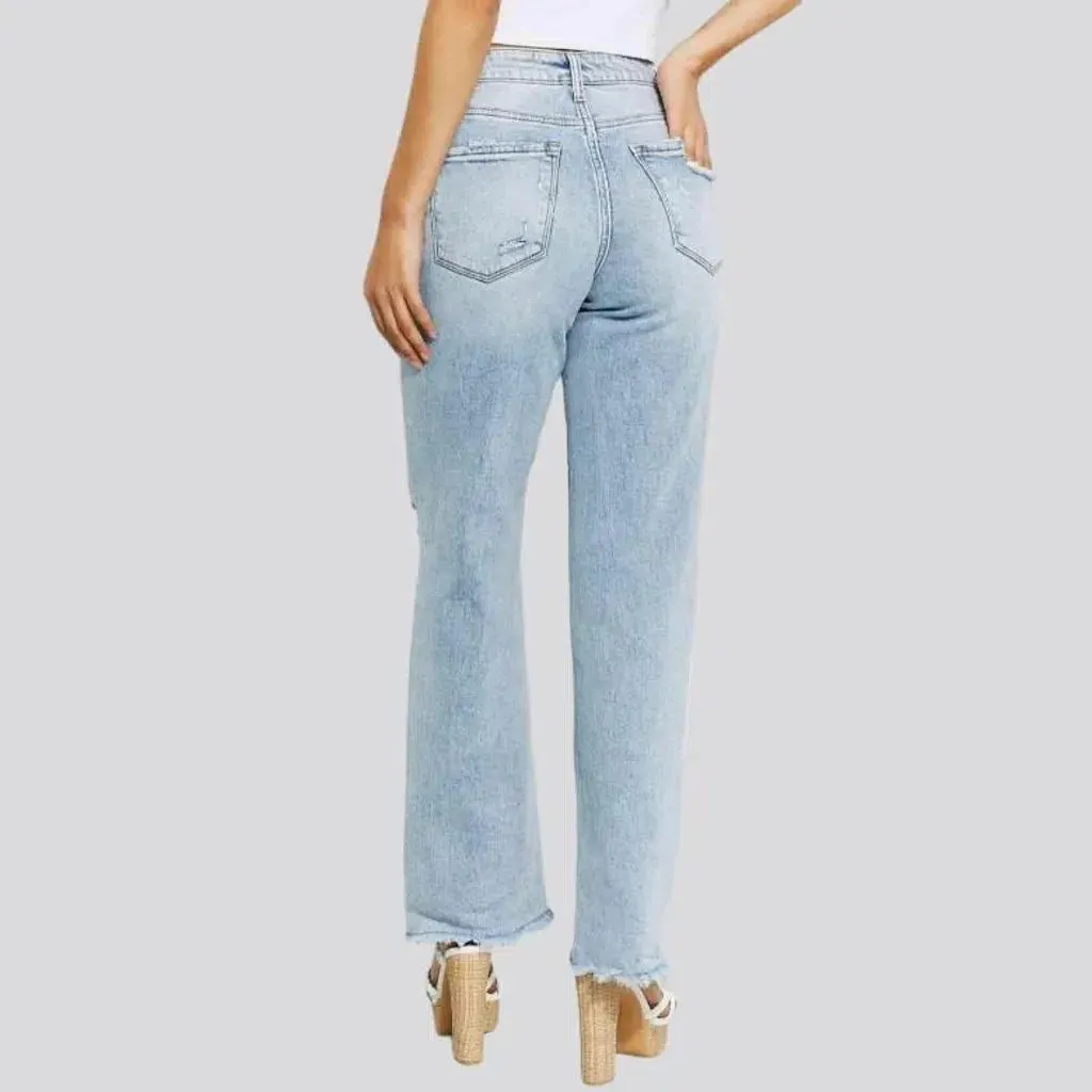 Light-wash vintage jeans
 for women