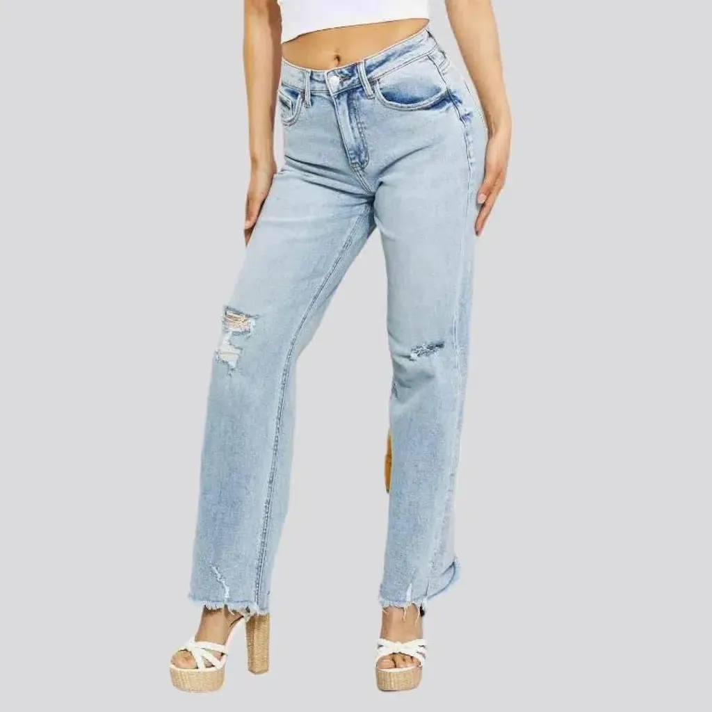 Light-wash vintage jeans
 for women