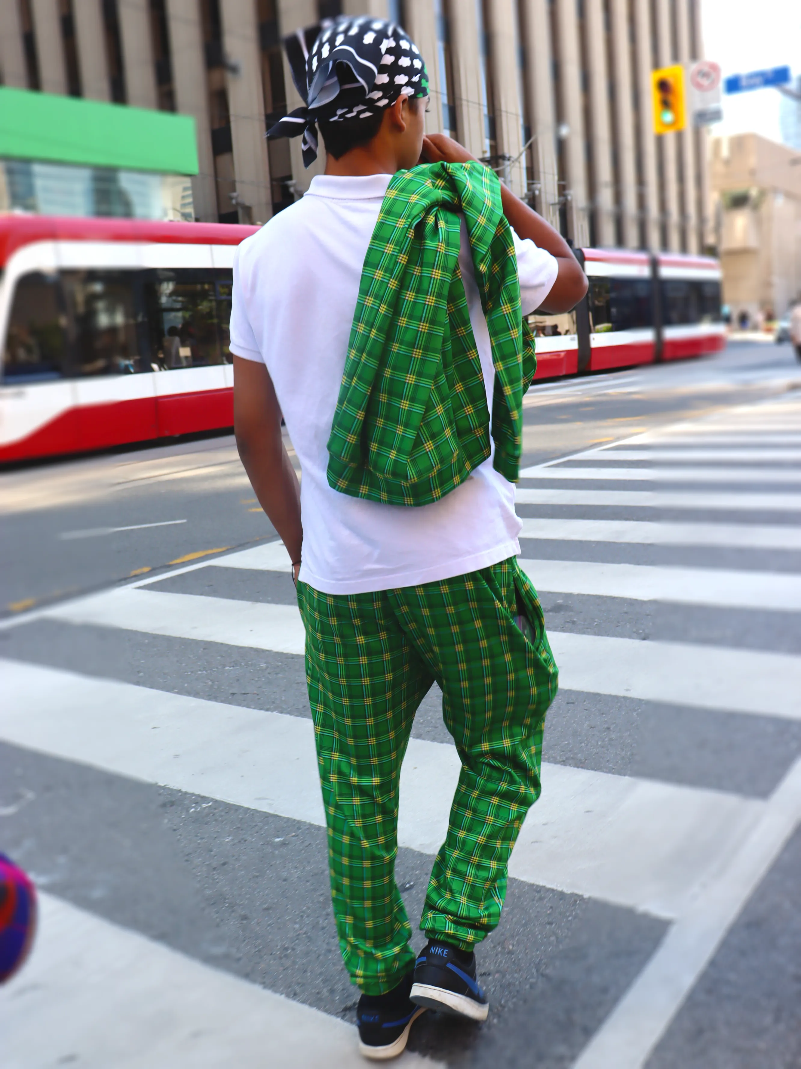 Men's Casual Green Stripe Sweatpants - Relaxed Fit, Stylish Activewear