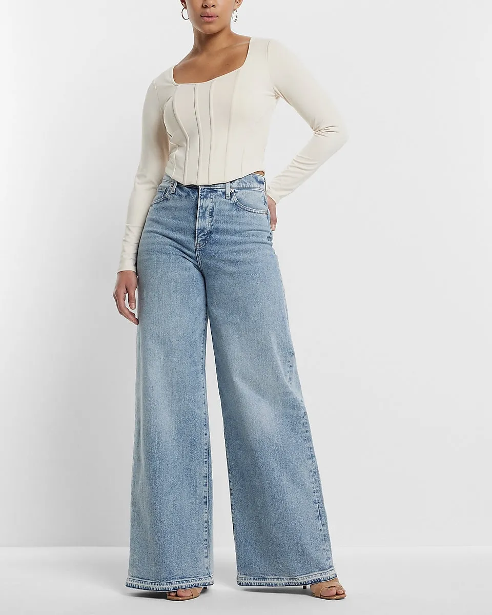 Super High Waisted Light Wash Baggy Wide Leg Jeans in Light Wash