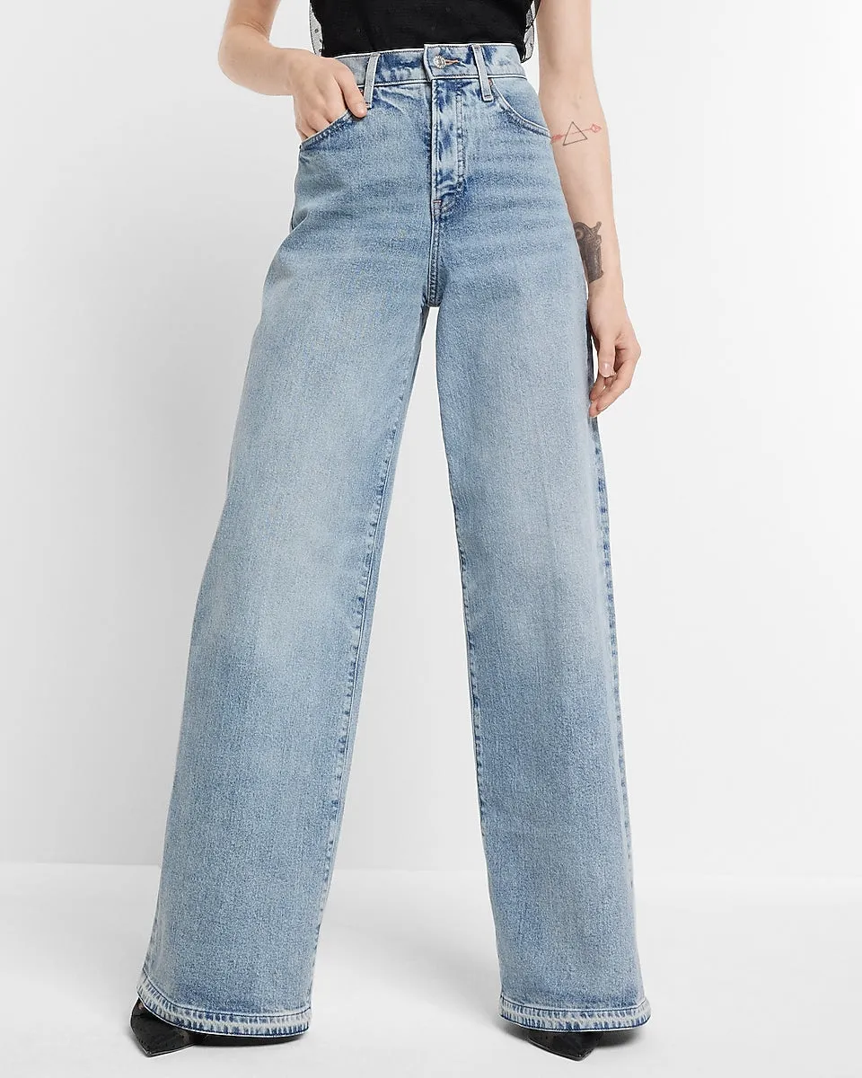 Super High Waisted Light Wash Baggy Wide Leg Jeans in Light Wash